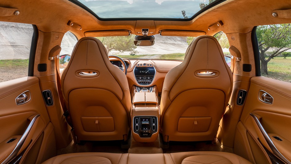 Aston-Martin-DBX-Innenraum