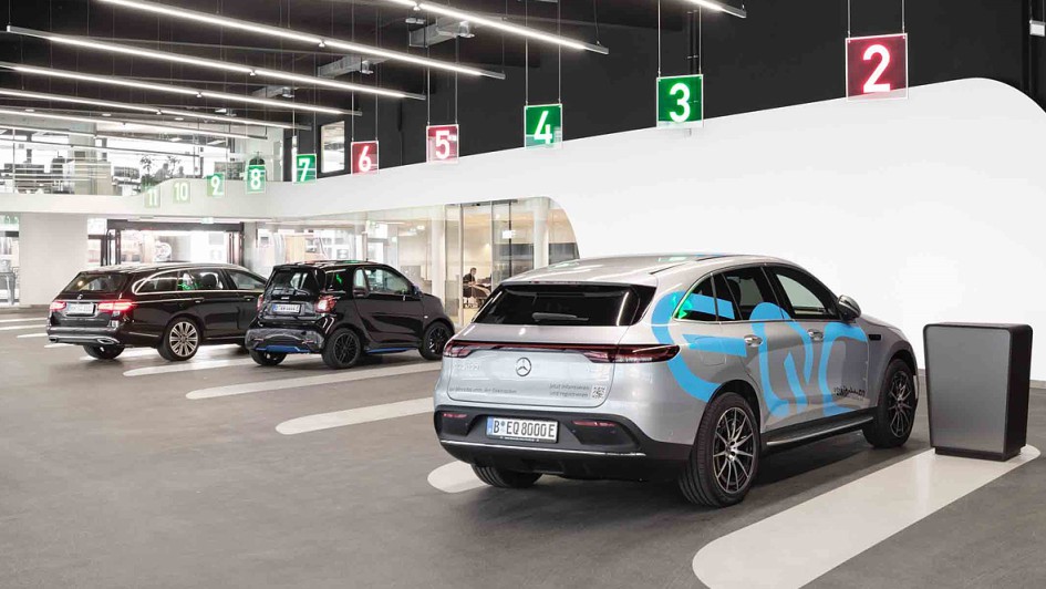 Mercedes-Welt-Berlin-Salzufer-Service-Terminal-4