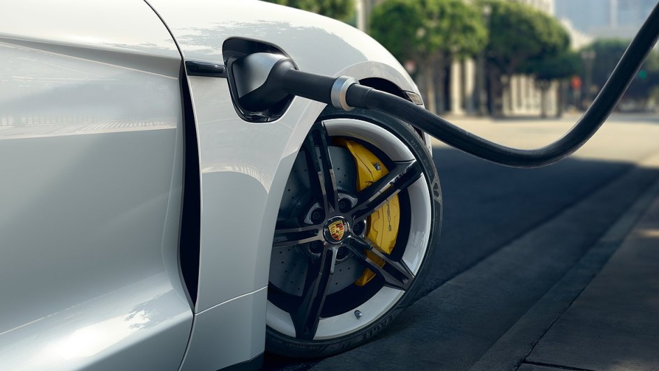 Porsche-Taycan-2