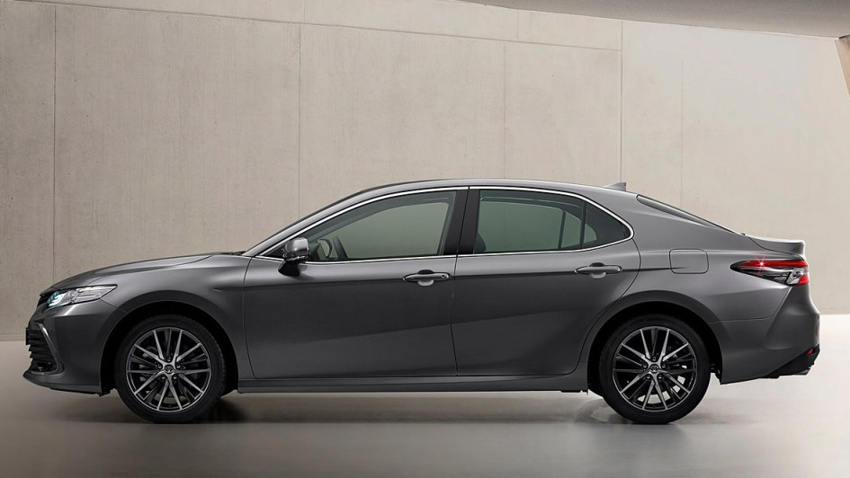 Toyota Camry Hybrid (2021)