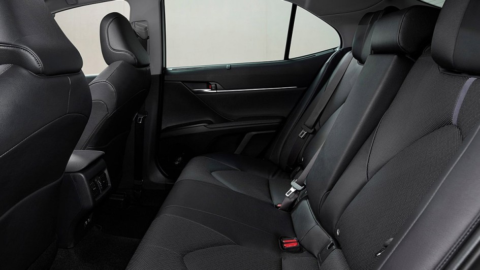 Toyota Camry Hybrid (2021)