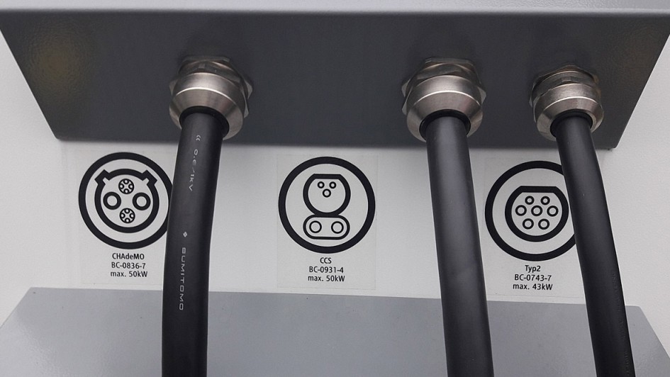 Triple-Charger Ladestation Ladeinfrastruktur