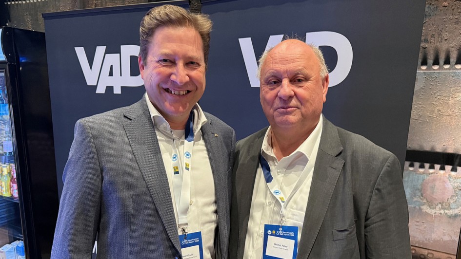 An der VAD-Bar beim ZDK-Neujahrsgipfel traf sich die Kfz-Branche