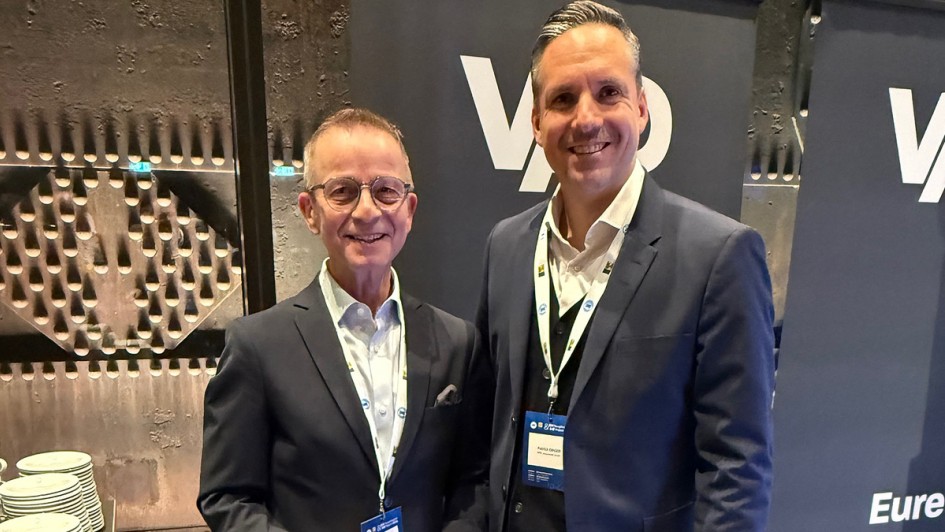 An der VAD-Bar beim ZDK-Neujahrsgipfel traf sich die Kfz-Branche