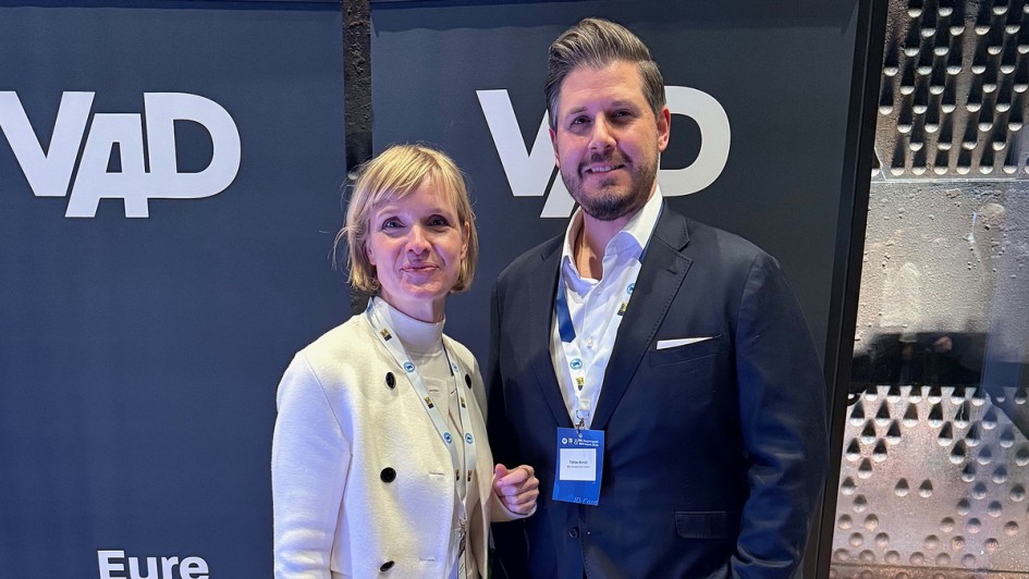 An der VAD-Bar beim ZDK-Neujahrsgipfel traf sich die Kfz-Branche