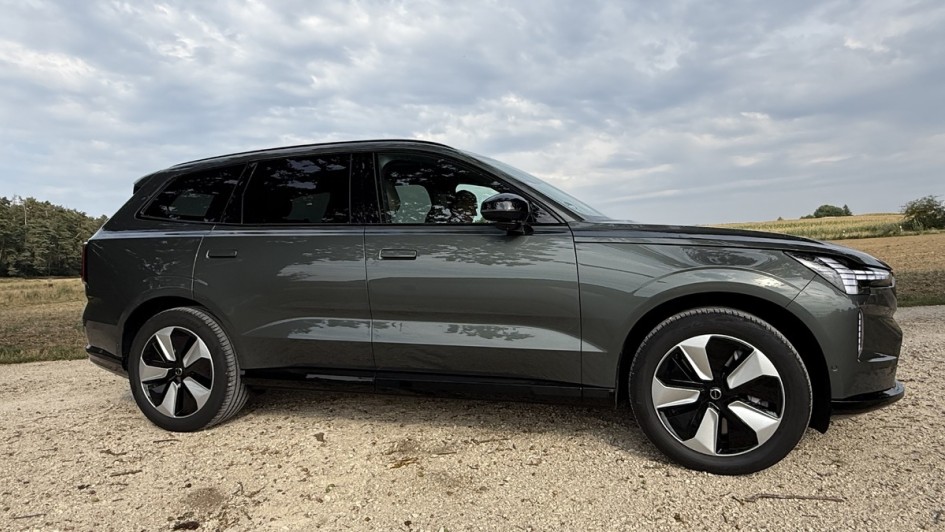 Volvo EX90