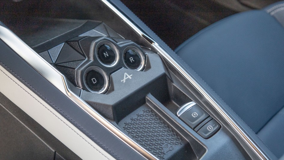 Schalttasten für die Bedienung der 1-Gang-Automatik in der Alpine A290