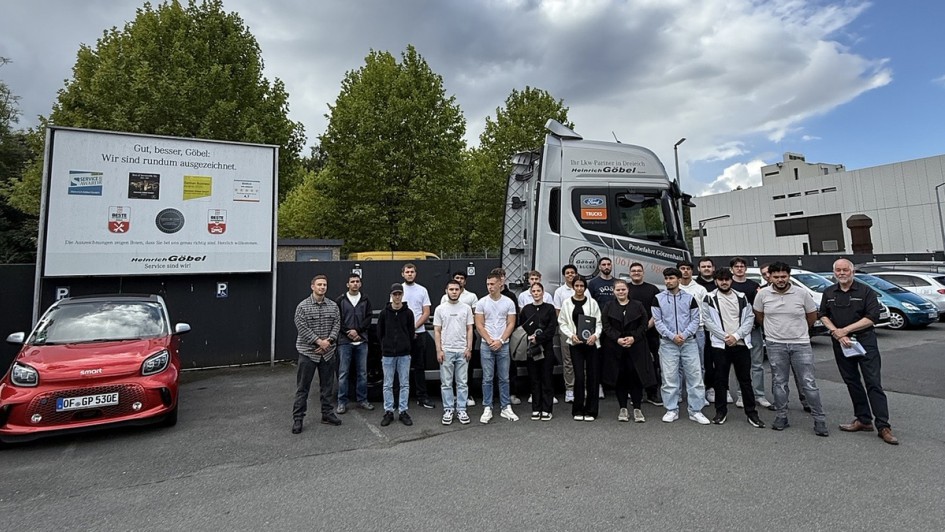 Mit frischem Elan und großer Motivation haben am 1. September 2025 25 Nachwuchskräfte ihre Ausbildung bei der Heinrich Göbel GmbH (u.a. Mercedes, Smart, Ford und Ford Trucks) begonnen.