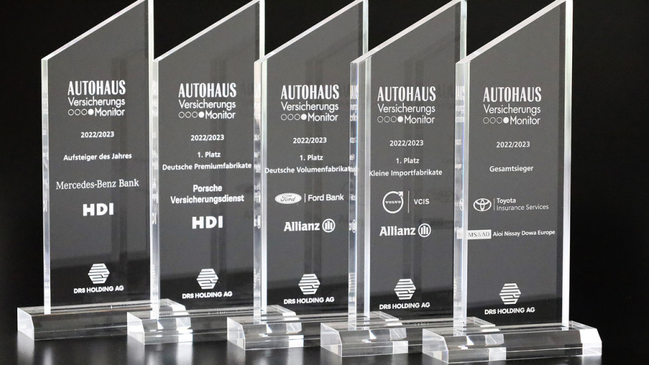 AUTOHAUS VersicherungsMonitor 2022/23 - Pokale