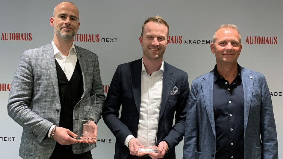 AUTOHAUS VersicherungsMonitor 2022/23