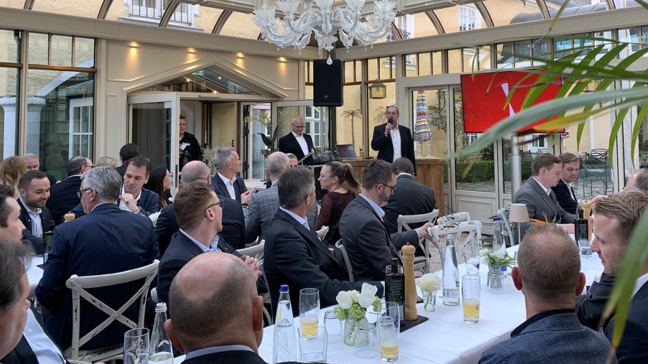 AUTOHAUS VersicherungsMonitor 2022/23