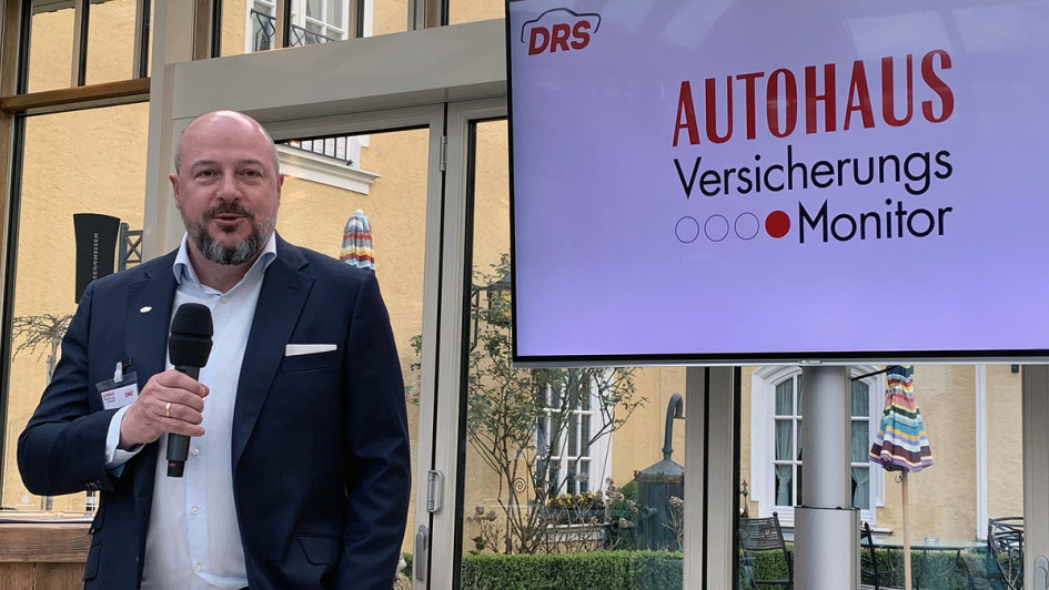 AUTOHAUS VersicherungsMonitor 2022/23