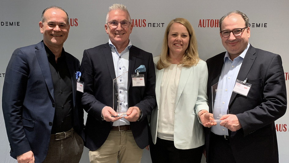 AUTOHAUS VersicherungsMonitor 2022/23