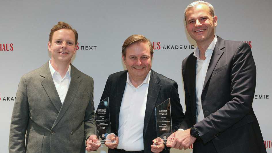 AUTOHAUS VersicherungsMonitor 2022/23