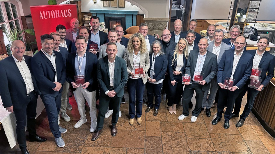 AUTOHAUS VersicherungsMonitor 2025