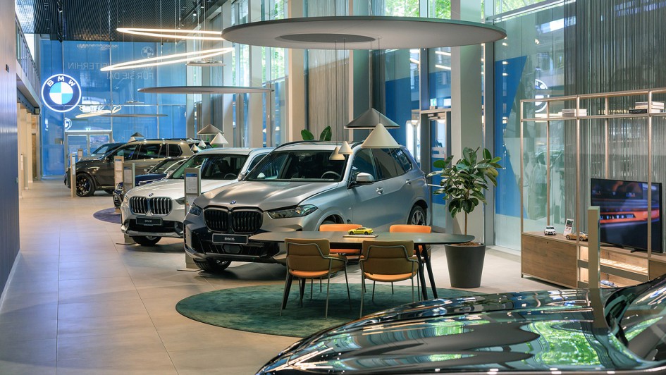 BMW Niederlassung Frankfurt Showroom
