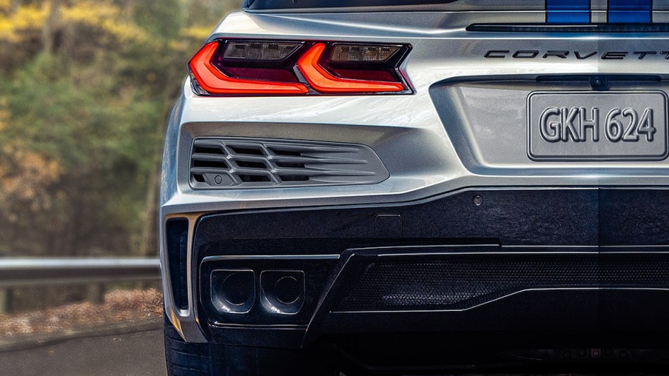 Chevrolet-Corvette-E-Ray-1