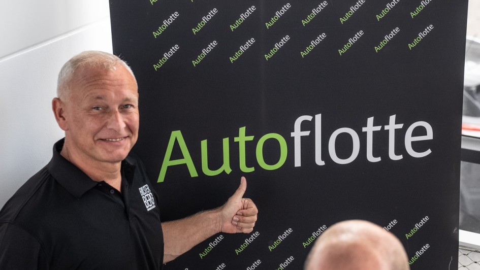 Instruktor Christoph mag die Autoflotte-Veranstaltung sichtlich.