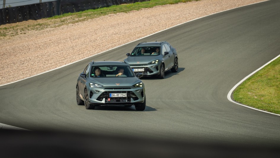 Rennsituation mit Cupra-Modellen auf dem Bilster Berg