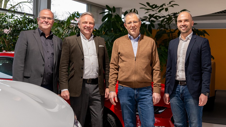 Uwe Reinhard, der kaufmännische Geschäftsführer der Autowelt Ebert, Bernd Baldus, Geschäftsführer der Autowelt Ebert, Autohändler Jörg Kurländer und Volker Knapp, Geschäftführer der Auto Knapp GmbH