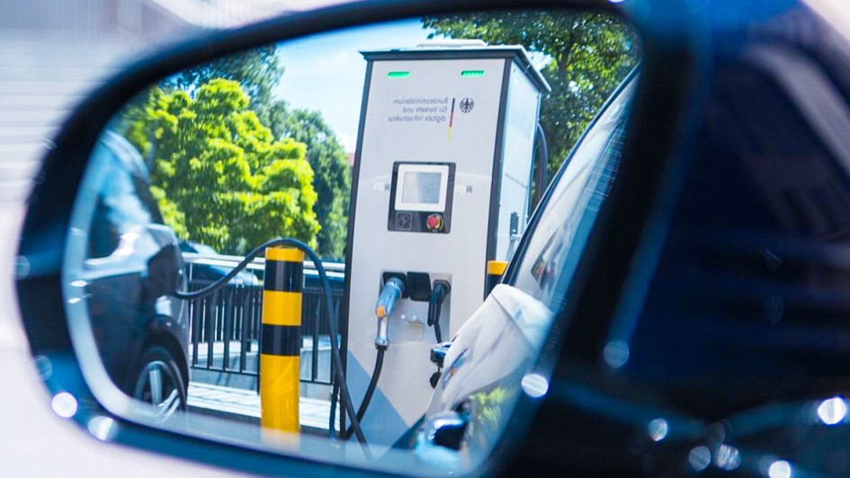 Elektroauto-Ladestation-Schnelllader