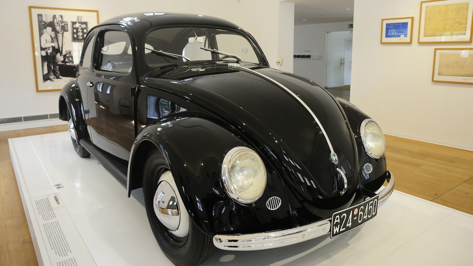 Am 3. September 1875 wurde der Autokonstrukteur Ferdinand Porsche im heute tschechischen Vratislavice nad Nisou geboren. Die VW-Tochter Skoda hat das Geburtshaus nach Originalplänen rekonstruiert. Seit 2016 beherbergt es ein Museum. Als vorübergehende Lei