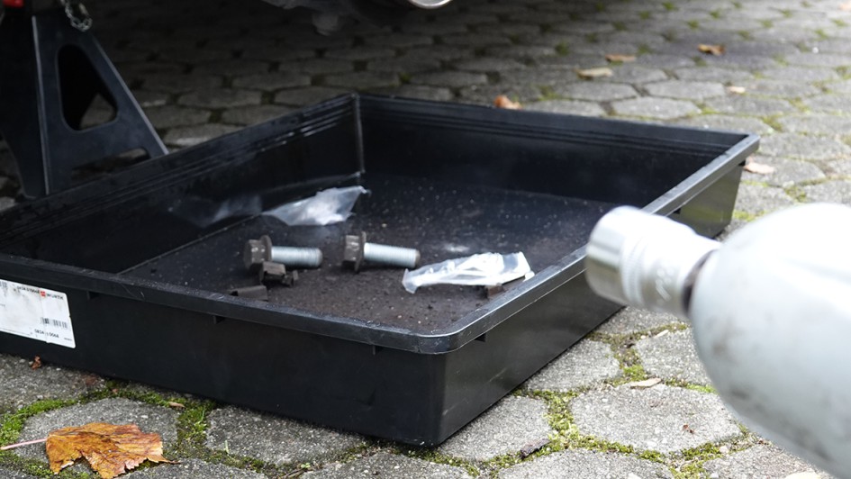 Arbeiten, wie hier an den Bremsen, sind Routine für das Werkstattteam