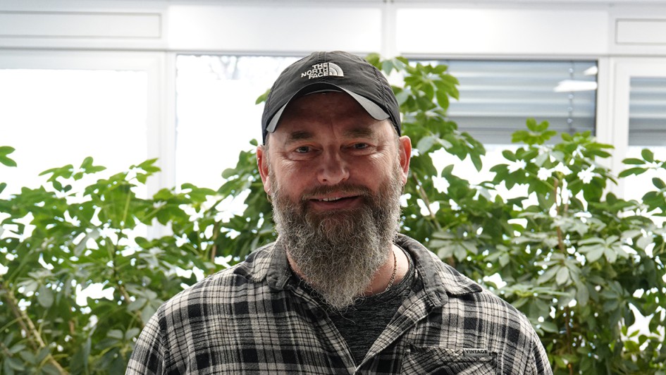 Michael Lachner von System-Logistik freut sich über die gute Arbeit und dass die Fahrzeuge schnell wieder einsatzfähig sind