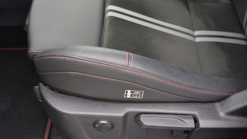 Innenraum, Fahrersitz, Sitz, Interieur, Sitzwangen, AGR-Siegel, Sitzeinstellung, Ford Puma