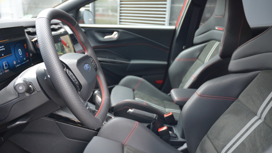 Fond, Sitzreihe, Sitzbank, Lehne, Innenraum, Lenkrad, Ford Puma