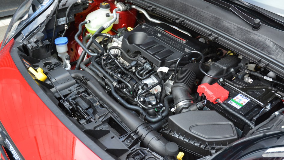 Motor, Motor-Innenraum, Motorhaube, Ford Puma