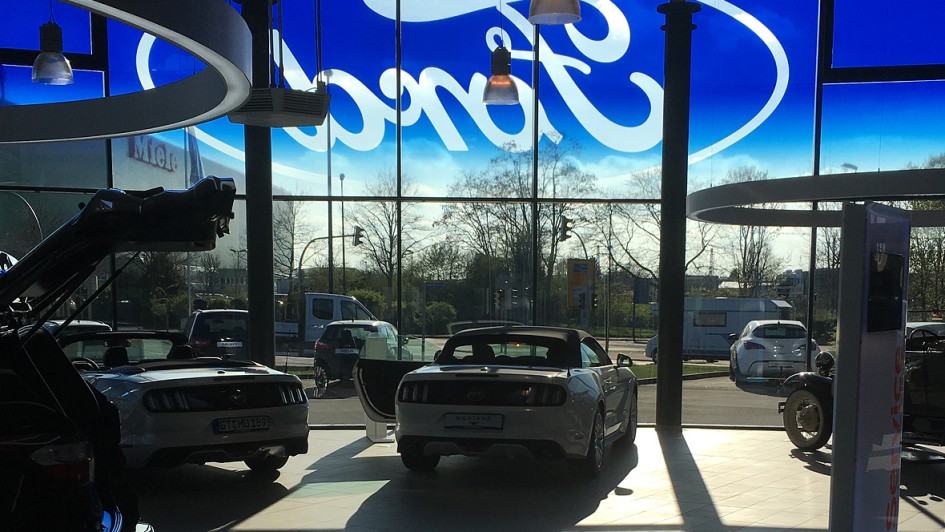 Ford-Store-Showroom