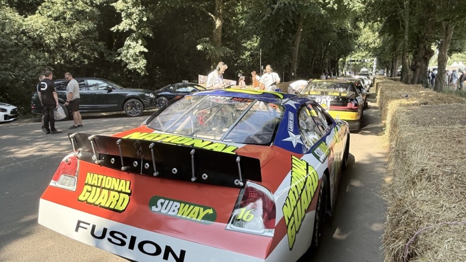 Petrolheads pilgern heute nach Goodwood, der wohl wichtigsten europäische Bühne für Performance-Modelle.
