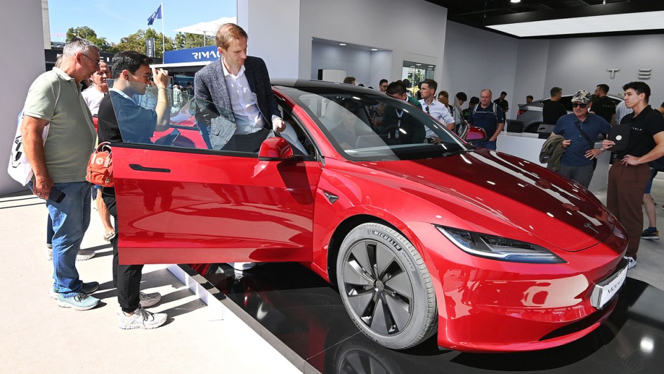 Tesla präsentiert sich auf der IAA 2023