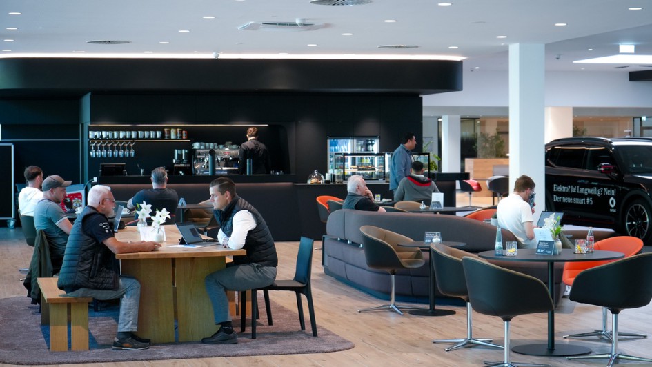 Kestenholz Pkw-Center Freiburg