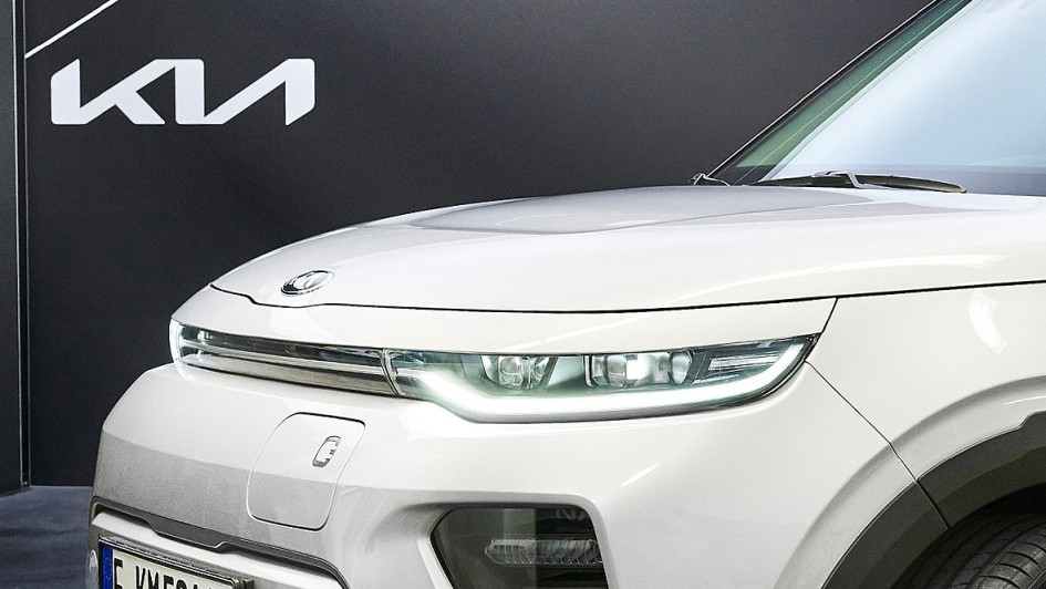 Kia-Logo-2022-Showroom