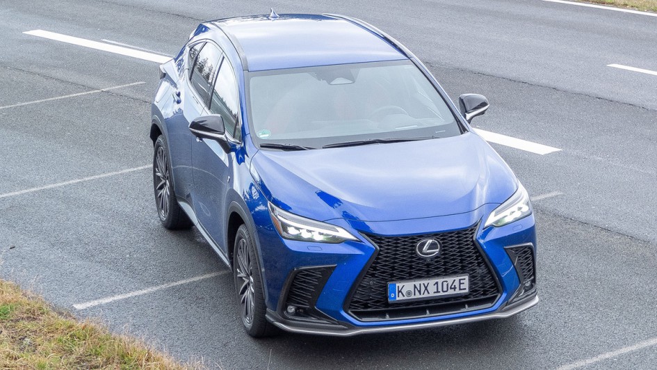 Lexus NX (2023)