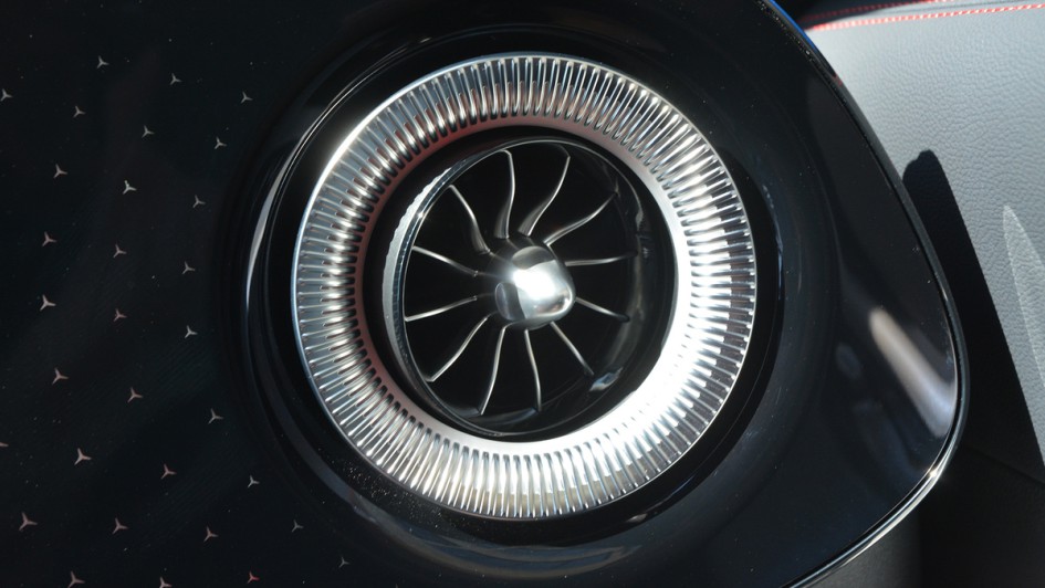 Mercedes-Benz CLA Test (2025)