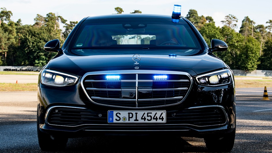 Mercedes-S680-Guard-2