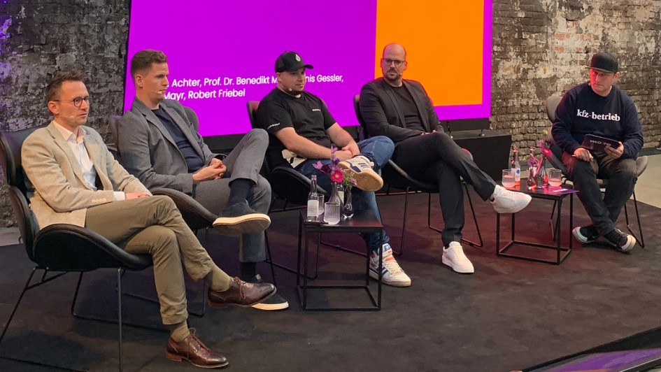 V.l.n.r.: Prof. Benedikt Maier, Denis Gessler, Mike Mayr, Robert Friebel, Martin Achter
