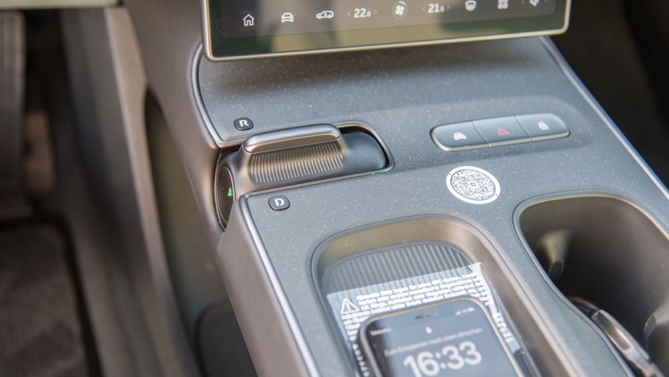 Detailfoto vom Schalthebel im Nio ET5