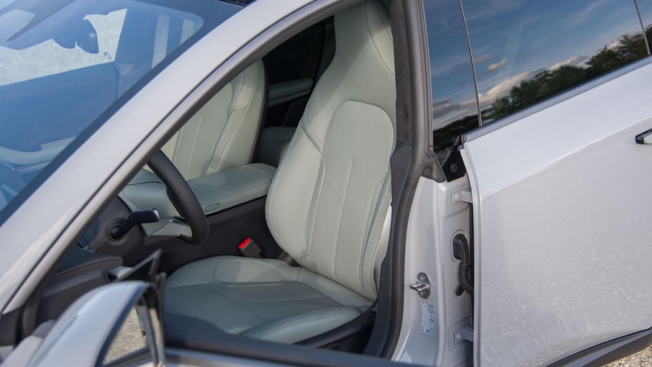 Vordersitze im Nio ET5 in heller Ausführung