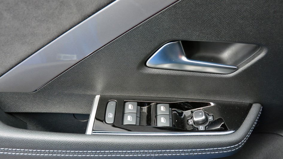 Opel Astra Sports Tourer, Innenraum, Tür, Türgriff, elektrische Fensterheber