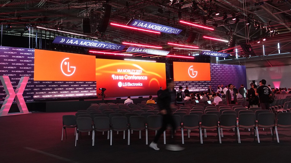 Start der Welle von Pressekonferenzen war mit keinem Autohersteller, sondern mit dem Technikriesen Panasonic