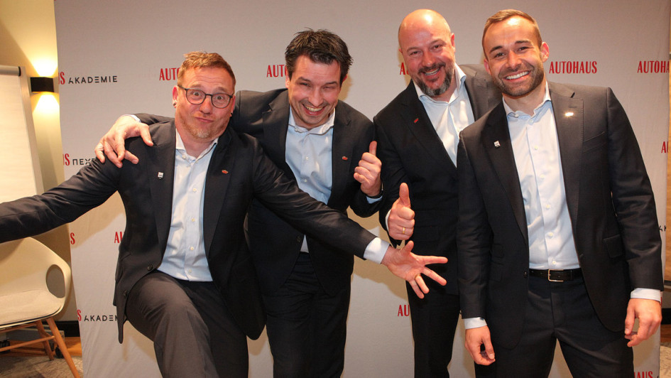 AUTOHAUS VersicherungsMonitor 2022/23