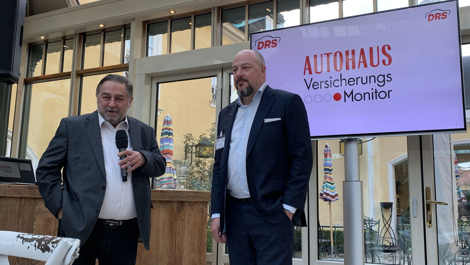 AUTOHAUS VersicherungsMonitor 2022/23