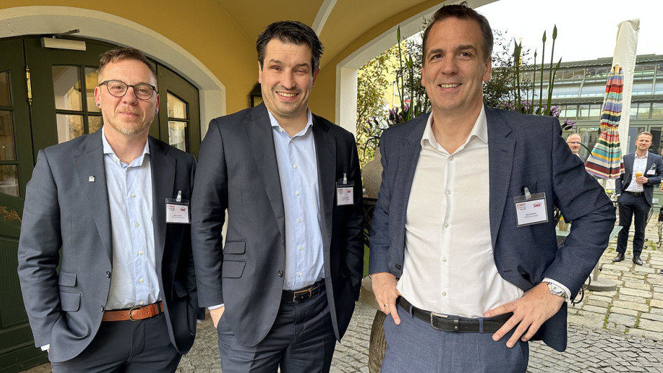 AUTOHAUS VersicherungsMonitor 2022/23