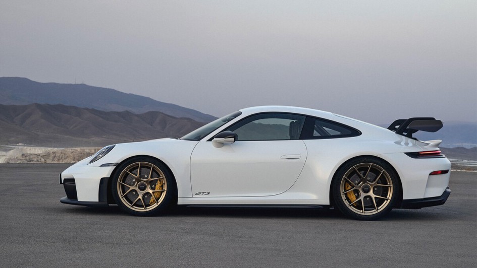 Porsche überarbeitet den 911 GT3: Neue Version mit 510 PS, verbessertes Fahrwerk und Aerodynamik. Touring-Paket und Weissach-Paket optional. Preise ab 209.000 Euro.

