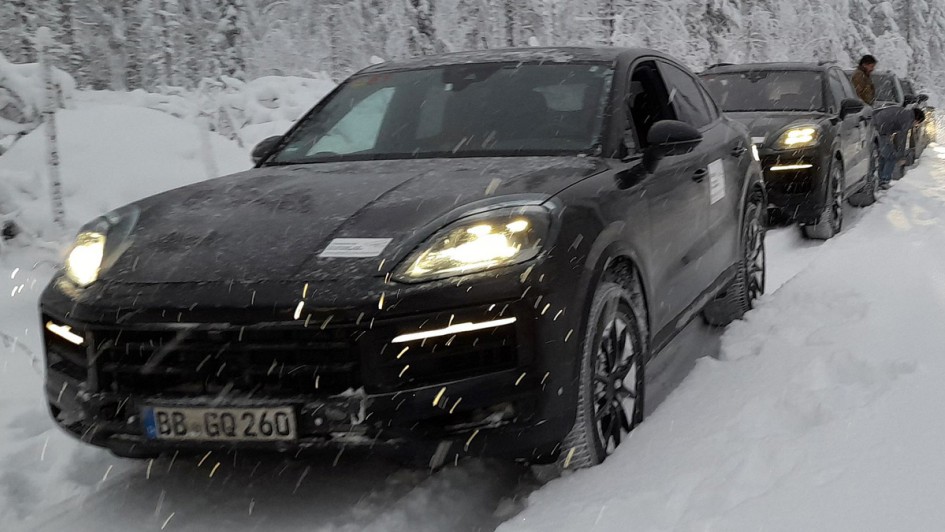 Porsche Cayenne bei Wintertestfahrten