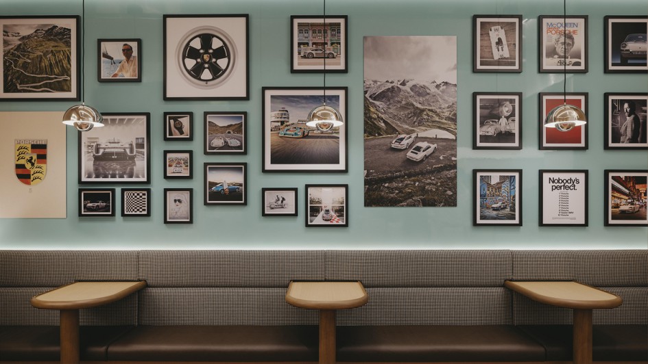 Porsche at Jewel Singapur